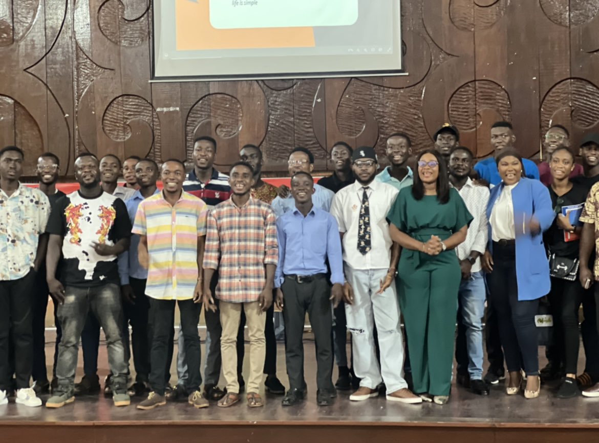 assor_nancy's tweet photo. My way of giving back to society. Ready to make impact in the lives of our youth. Last month,  at the University of Ghana Buz sch, I joined a panel to discuss how students can navigate thru Uni successfully by balancing their academics &amp; socially lives effectively. #Refresh #AT https://t.co/zQXI1VDAL3