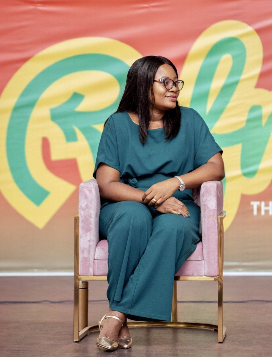 assor_nancy's tweet photo. My way of giving back to society. Ready to make impact in the lives of our youth. Last month,  at the University of Ghana Buz sch, I joined a panel to discuss how students can navigate thru Uni successfully by balancing their academics &amp; socially lives effectively. #Refresh #AT https://t.co/zQXI1VDAL3