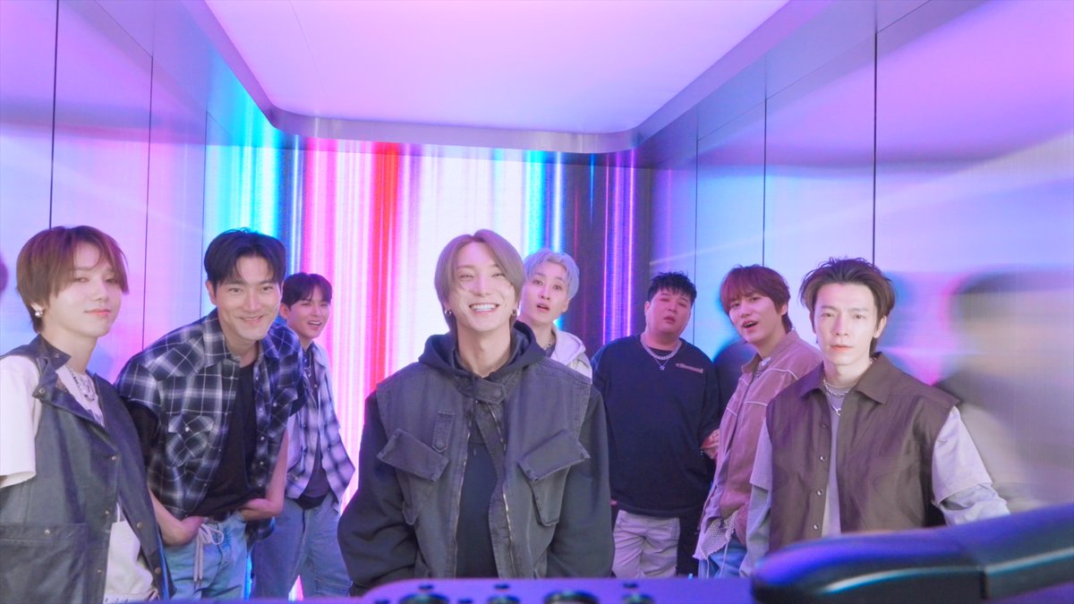 SJofficial's tweet photo. SUPER JUNIOR 슈퍼주니어 'Show Time' MV Behind The Scenes
 
https://t.co/67Z8bH5wYq

#슈퍼주니어 #SUPERJUNIOR
#ShowTime #SUPERJUNIOR_ShowTime https://t.co/pA24P2h5U4