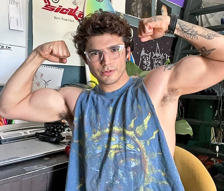 92mighty92's tweet photo. Just sharing some sweet biceps I've found recently! #Biceps #Flex #DoubleBiceps #DoubleBi #DoubleBis #TeenBiceps #Muscle #BigArms #Flexing #MuscleGuys #Muscular #FlexFiday https://t.co/DdSaVE2abx