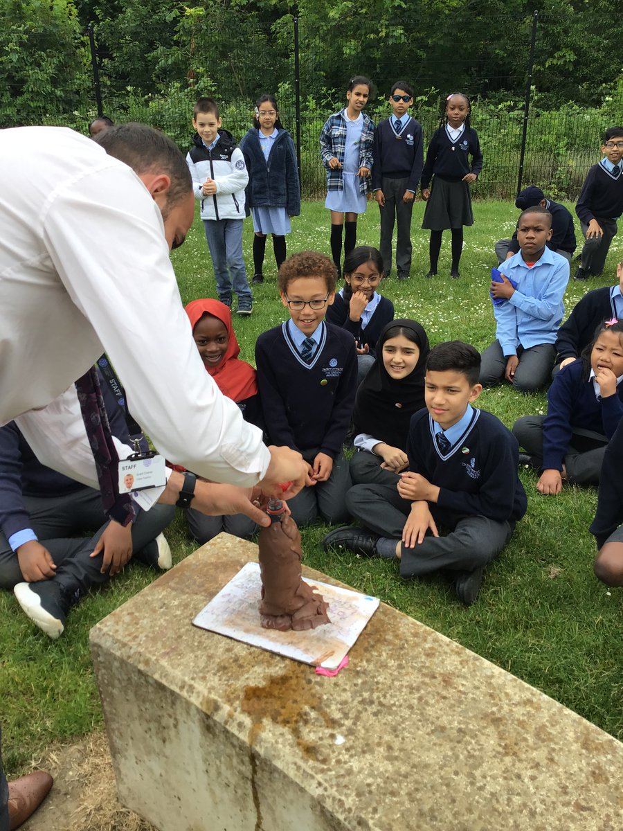 🌋 In Y4, our hook for "Escape from Pompeii" was epic! We built a model volcano and watched it erupt using a cool acid-carbonate reaction
🧭In Maths, we took our learning outside with an orienteering challenge around the school to tackle time problems. Such a fun day of learning!
