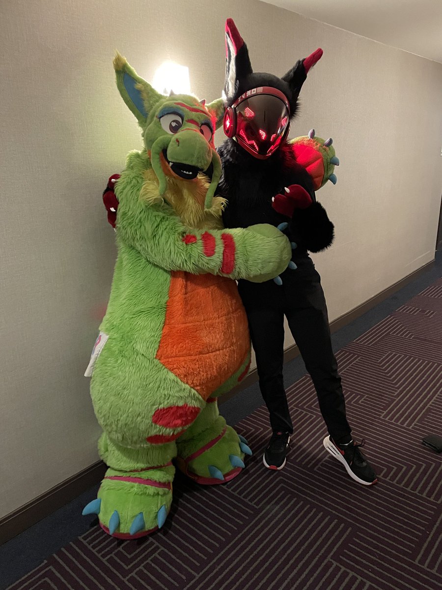 Fun little photo with the absolutely ADORABLE <a href="/VGlowbold/">Vector</a> for #FursuitFriday