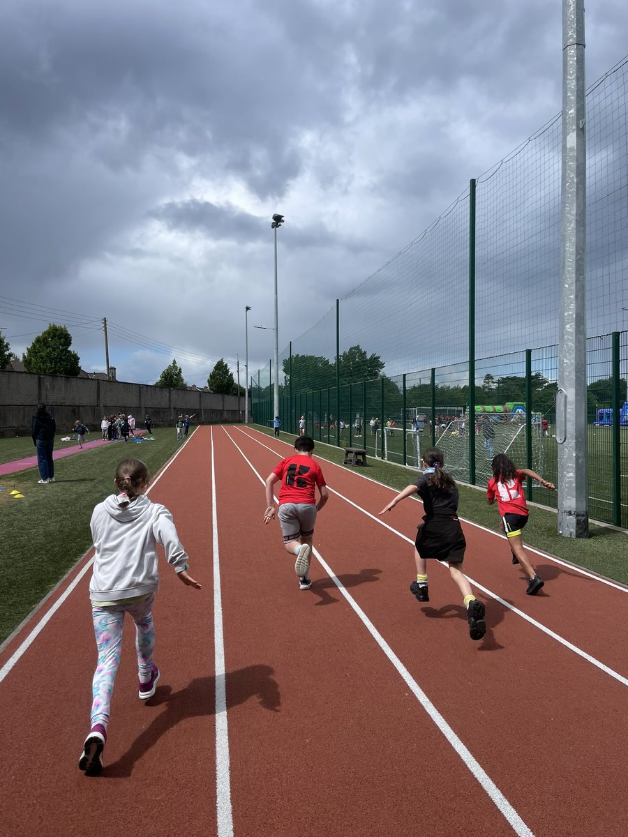 MsDodd6's tweet photo. What a great day out! So many fun activities at our sports day! 🏀 🎾 Thank you sport teachers!  @SiobhanCollin28 https://t.co/OVt9HtwqvN