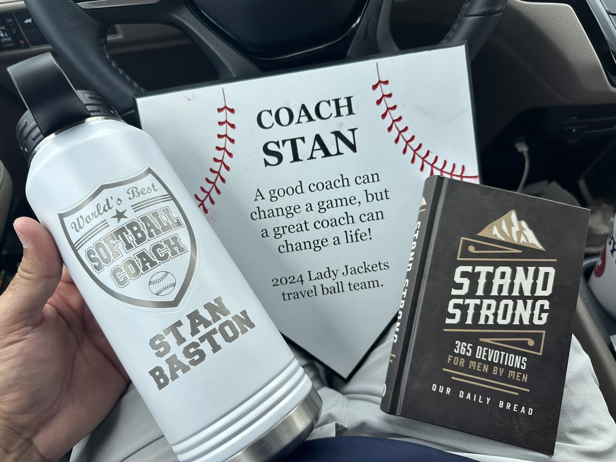 CoachStan0707's tweet image. Love these ladies.  Learning life from this amazing game.  Love you and always praying for you🔥🙌🏻🥎🙏🏻
#jacketsoftball
#softballislife