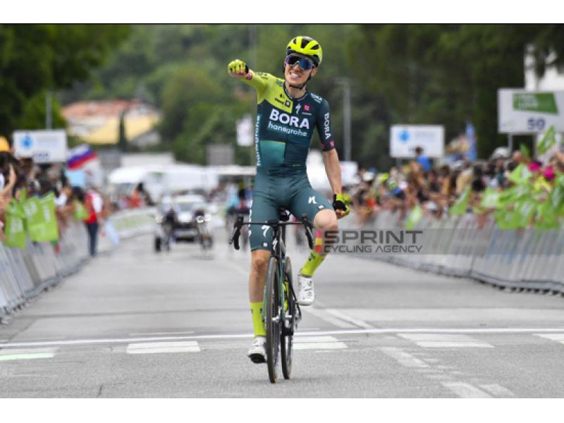 tuttobiciweb_it's tweet photo. Grande colpo di Giovanni #Aleotti che conquista la terza tappa del Giro di #Slovenia e balza al comando della generale
https://t.co/m9e28lsQ15 https://t.co/arkvQjme7X