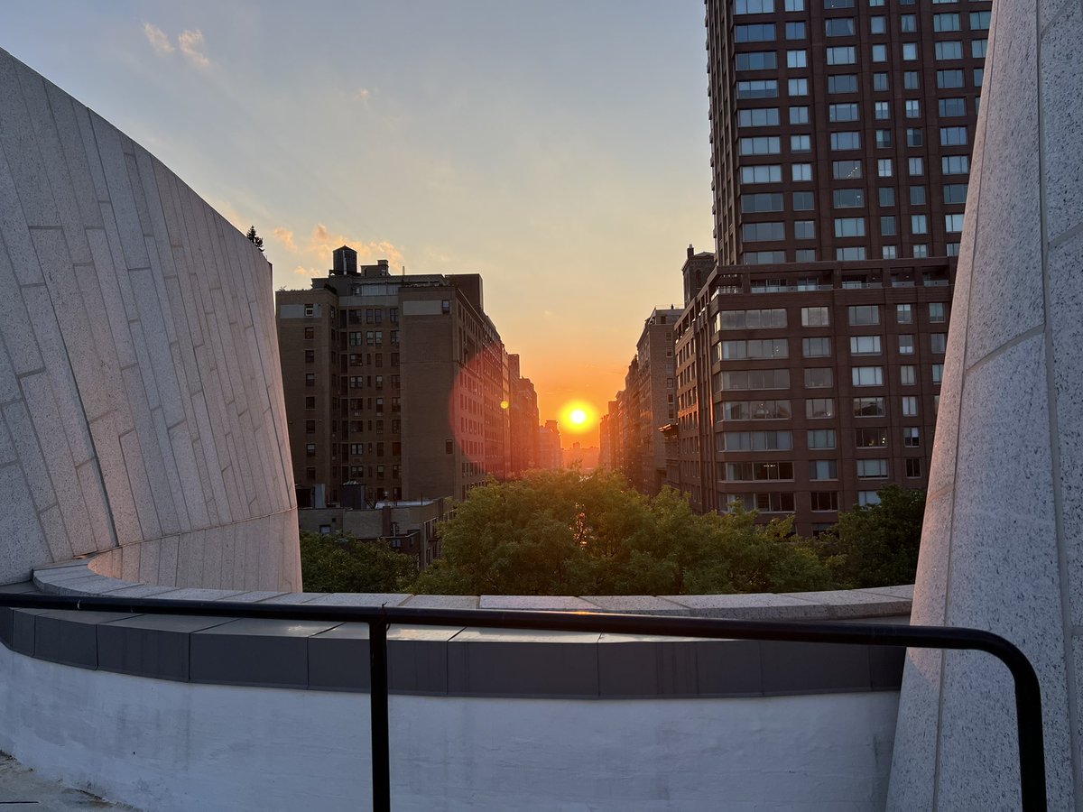 Last night was a gorgeous sunset in #nyc .  We are close to the summer solstice (six days out) so we are in the high part of #manhattanhenge effect season.  At 8:08 last night the sun crossed the city grid about 2.5 degrees above the horizon.  Lighting up the canyon brilliantly.