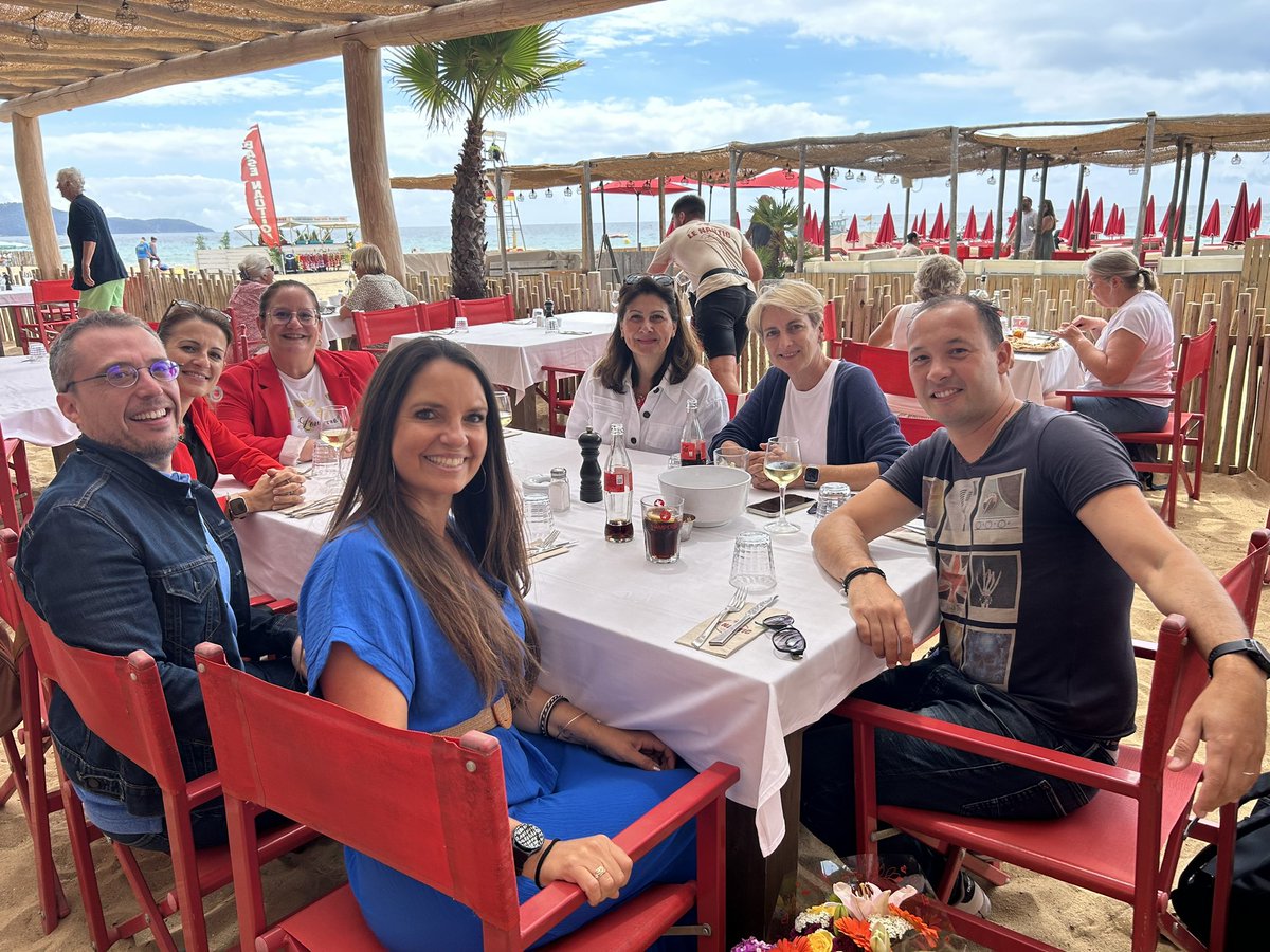 lucas_nadege's tweet photo. Une équipe en or! Travailler avec vous est un plaisir! Et quelle joie que d’accueillir des valeurs ajoutées dès que possible! 
@ChristelleLerda @LaetitiaUtzeri @DavidCHD2 #circonscription de Cogolin https://t.co/HvWNZdcl7w