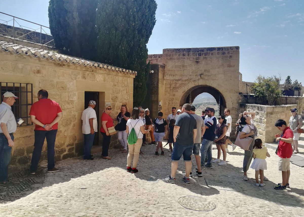 #AlcalálaReal
ALCALÁ ALCANZA CIFRA RÉCORD DE TURISMO EN PRIMAVERA
El registro de visitas se incrementa en más de 1.000 con respecto al mismo periodo de 2023
lc.cx/L43Wd6