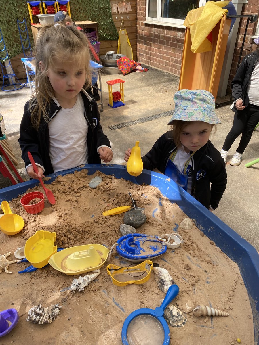 WeaverhamAcade1's tweet image. We can see the sun at last learning in the outdoor classroom ⁦@NWATrust⁩ #efys #nwatwpaeyfs