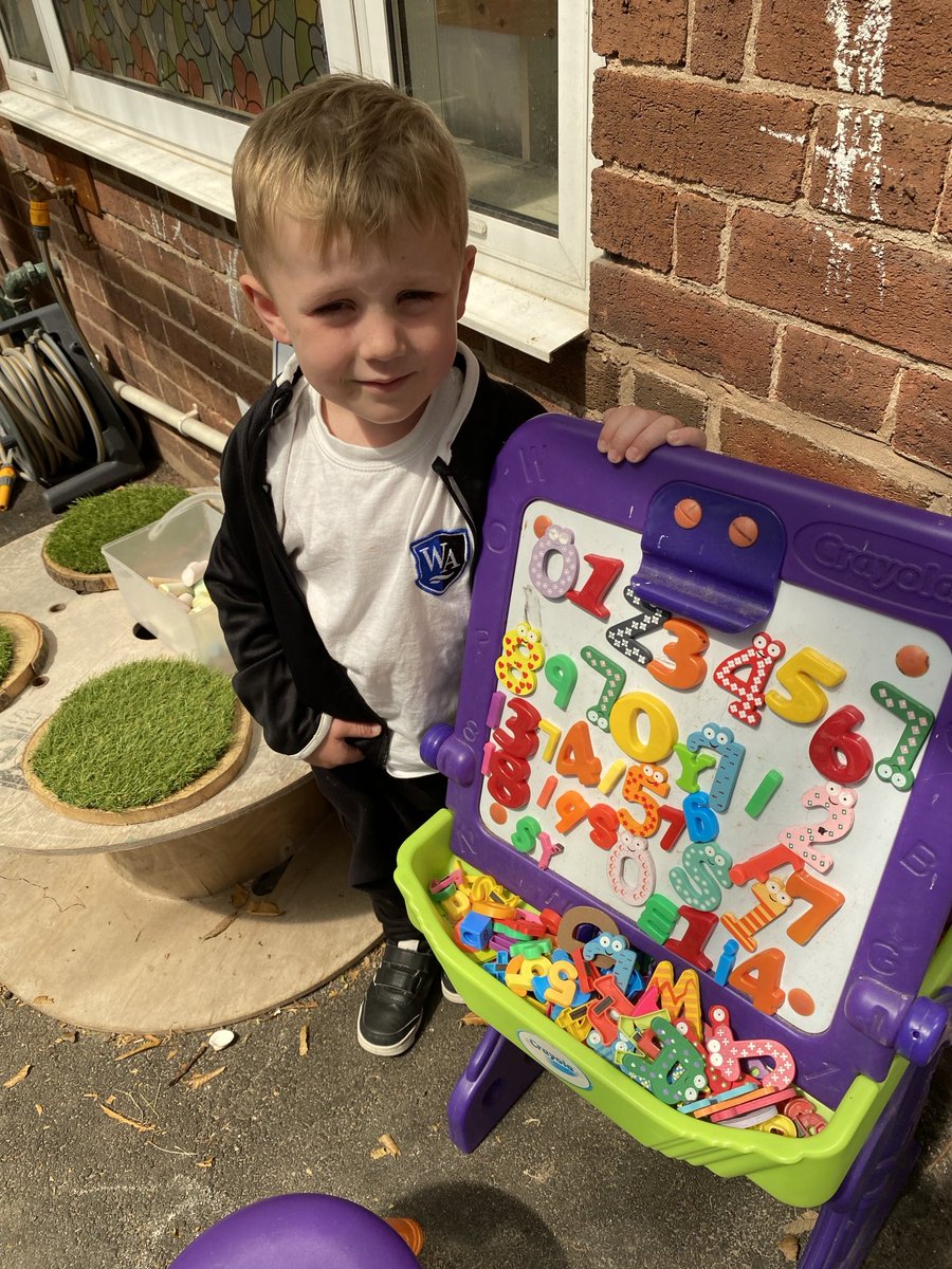 WeaverhamAcade1's tweet image. We can see the sun at last learning in the outdoor classroom ⁦@NWATrust⁩ #efys #nwatwpaeyfs