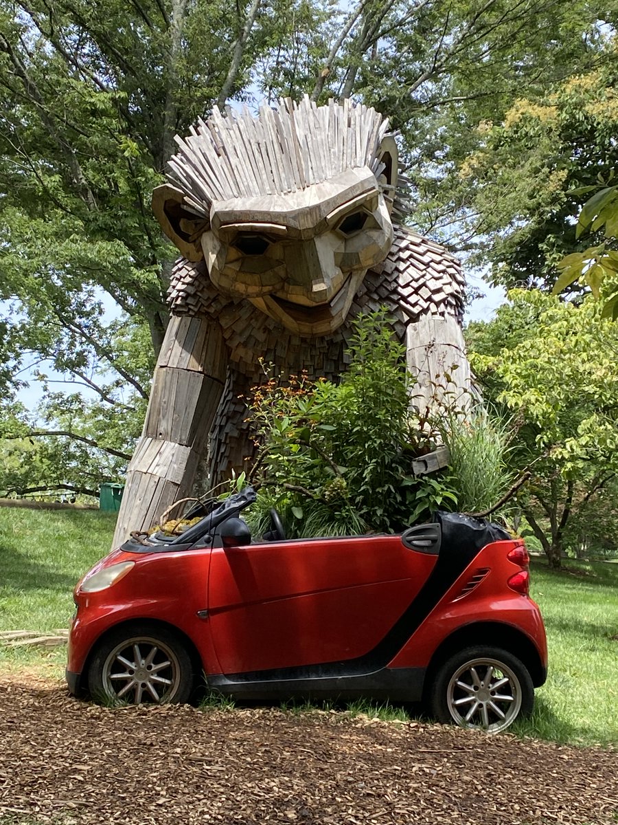 FUN FACT FRIDAY!
Did you know that Ms. Malone teaches art at Cheekwood in the summer?  She must enjoy it, because she's been doing it for 18 years!  When she's not teaching art, she's creating art.  She's even had a piece displayed at the Frist!