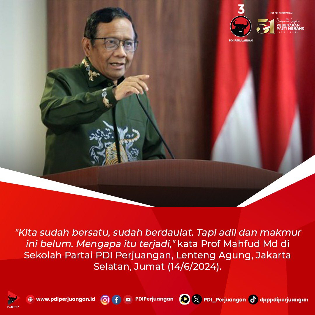 PDI_Perjuangan's tweet photo. Mahfud ajak caleg PDI Perjuangan terpilih meneruskan amanah perjuangan untuk wujudkan Indonesia Emas Presiden Pertama RI Ir Soekarno. 
Menurut Mahfud MD, Bung Karno bersama para pendiri bangsa telah mewariskan kemerdekaan RI yang merupakan jembatan menuju Indonesia Emas. Namun, pada praktik saat ini, kemakmuran dan keadilan bagi rakyat belum terwujud nyata.

"Kita sudah bersatu, sudah berdaulat. Tapi adil dan makmur ini belum. Mengapa itu terjadi," kata Prof Mahfud MD di Sekolah Partai PDI Perjuangan, Lenteng Agung, Jakarta Selatan, Jumat (14/6/2024).

Mantan Ketua Mahkamah Konstitusi ini menyinggung dua buah Peraturan Presiden yang mengatur menuju Indonesia Emas 2045. Mahfud MD meyakini tahun tersebut kemerdekaan, berdaulat, adil, dan makmur benar-benar terwujud.
"Adil dan kemakmuran bisa diciptakan secara nyata. Paling tidak usaha-usaha nyatanya tidak dikotori oleh langkah-langkah yang tidak benar," ujar Mahfud MD.

#PDIPerjuangan
#MenangkanRakyat
#KebenaranPastiMenang
#SatyamEvaJayate
#Pancasila
#ApiPerjuangan