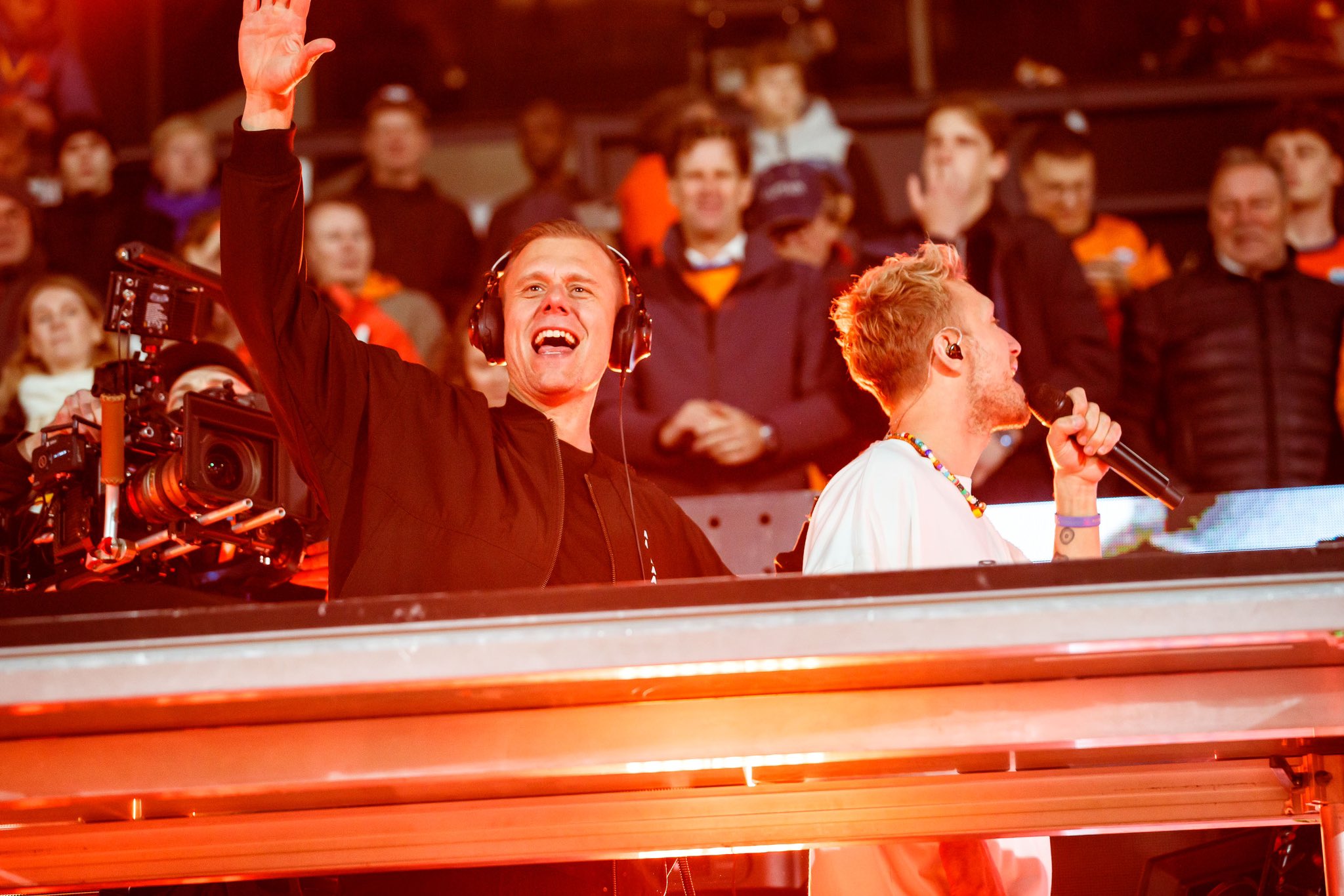 GQCVlY_WUAEG3c-?format=jpg&name=large Habits that help Armin van Buuren stay full of energy