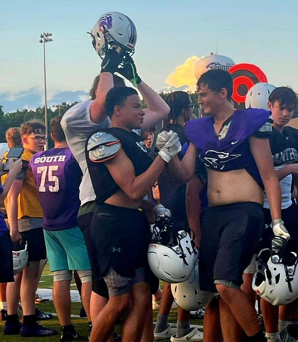kckteach73's tweet photo. First scrimmage of Sophomore year!  @PHSPantherFB https://t.co/WfYoNrzyct