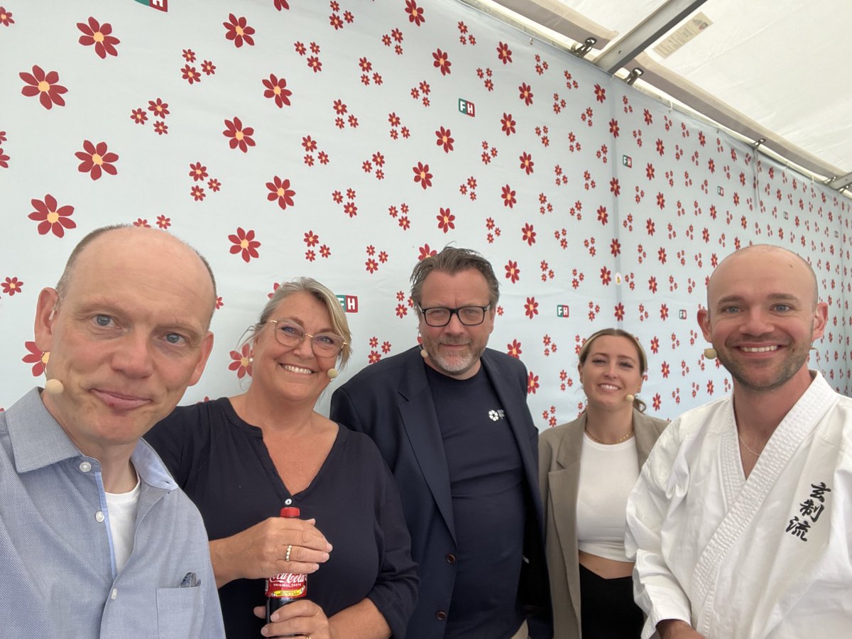 Jannik Bay (@jabbay) on Twitter photo Et karate-slag til seksuel chikane🥋👊🏼Tak for vigtig debat <a href="/NannaHojlund/">Nanna Højlund</a> @amandairinalarsen - og tak for stærkt samarbejde i fælles alliance mod uønsket s. opmærksomhed🍀<a href="/DanskeEG/">Danske Erhvervsskoler og -Gymnasier</a> <a href="/FH_danmark/">Fagbevægelsens Hovedorganisation</a> <a href="/JesperDeg/">Jesper Nielsen</a> #uddpol #eud Et karate-slag til seksuel chikane🥋👊🏼Tak for vigtig debat <a href="/NannaHojlund/">Nanna Højlund</a> @amandairinalarsen - og tak for stærkt samarbejde i fælles alliance mod uønsket s. opmærksomhed🍀<a href="/DanskeEG/">Danske Erhvervsskoler og -Gymnasier</a> <a href="/FH_danmark/">Fagbevægelsens Hovedorganisation</a> <a href="/JesperDeg/">Jesper Nielsen</a> #uddpol #eud