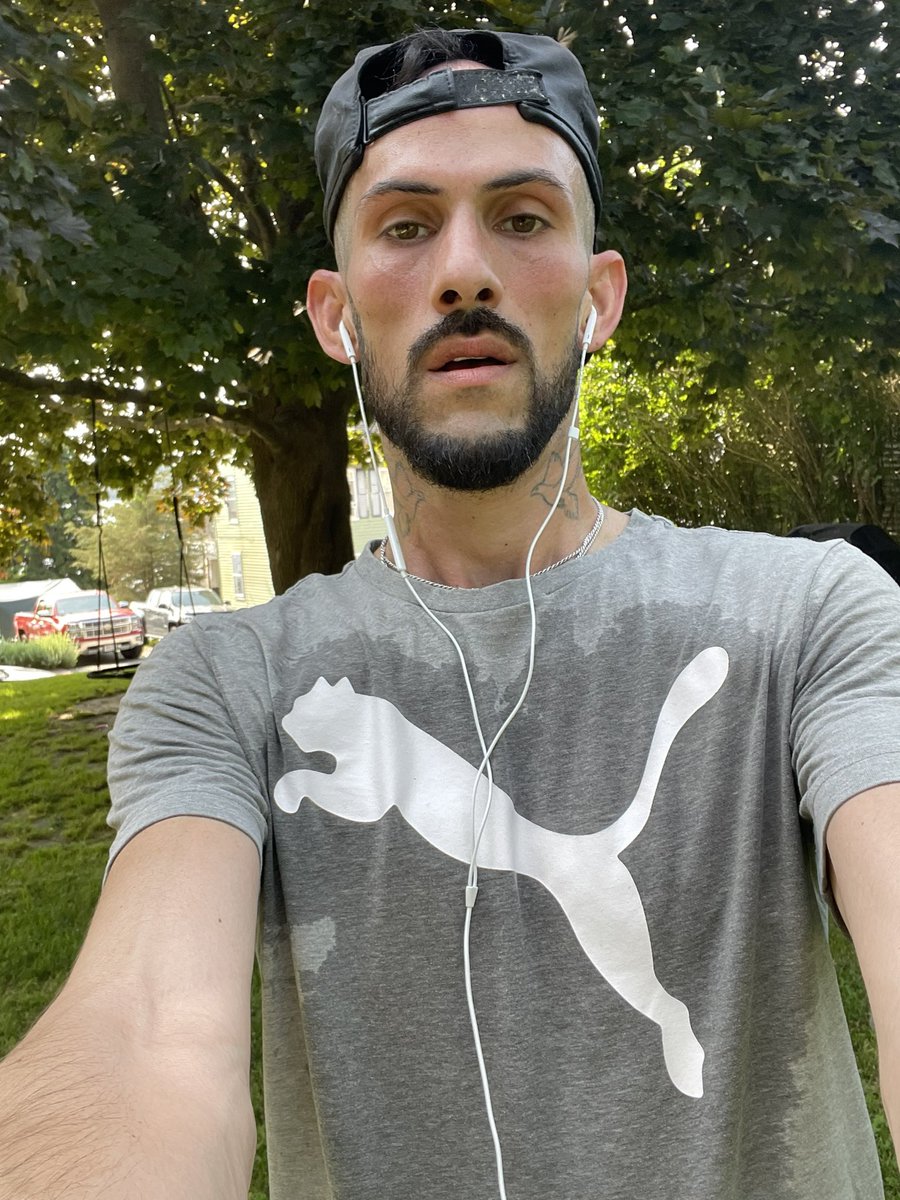 AspiringNobody's tweet photo. Dropped car off to get detailed and ran home 5 miles ✊🏼

Growth is a MUST!

#StayBizze #StreetRun https://t.co/Is0M4xawoB