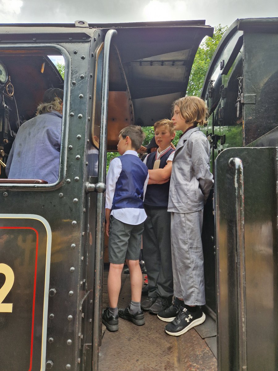 ThakehamPS tweet media