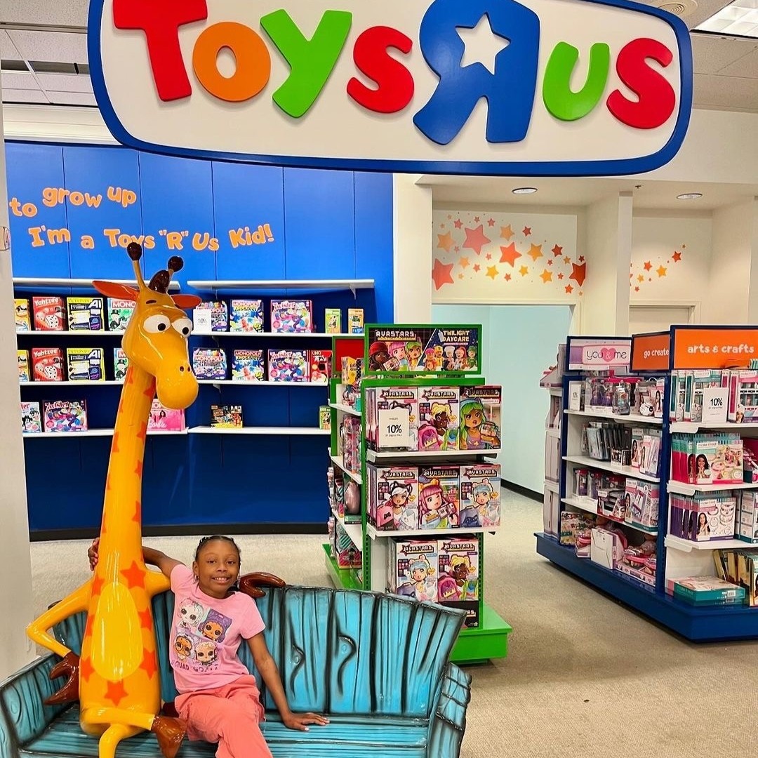 Lion Walk tweet media