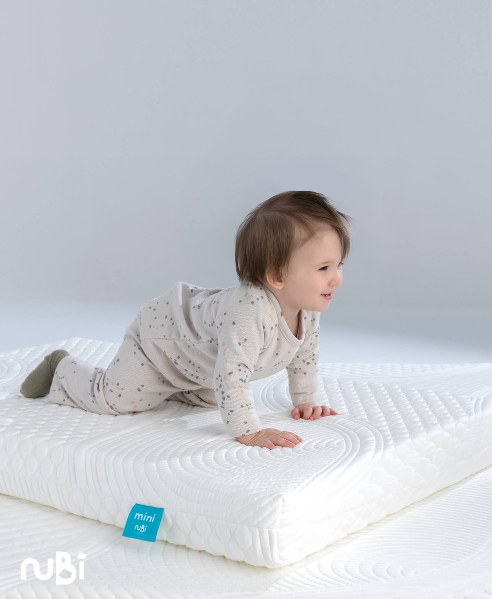 Nubi Mini Yatak, tencel iplikleriyle üretilmiş kumaşındaki Cool &amp; Dry teknolojisiyle nemi en iyi şekilde transfer eder. Kullanım boyunca vücut için ideal uyku iklimini oluşturur. İpeksi dokunma hissi verir. Kolay deforme olmaz.