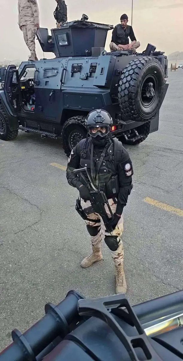 #امن_الحج_خط_احمر

الحج لله ،، مايجي فيه تسييس
واللي يخالفنا وعنده جراءه

والله ليرجم مثل مايرجم أبليس
ويعلن نفوقه يوم #حج_البراءه