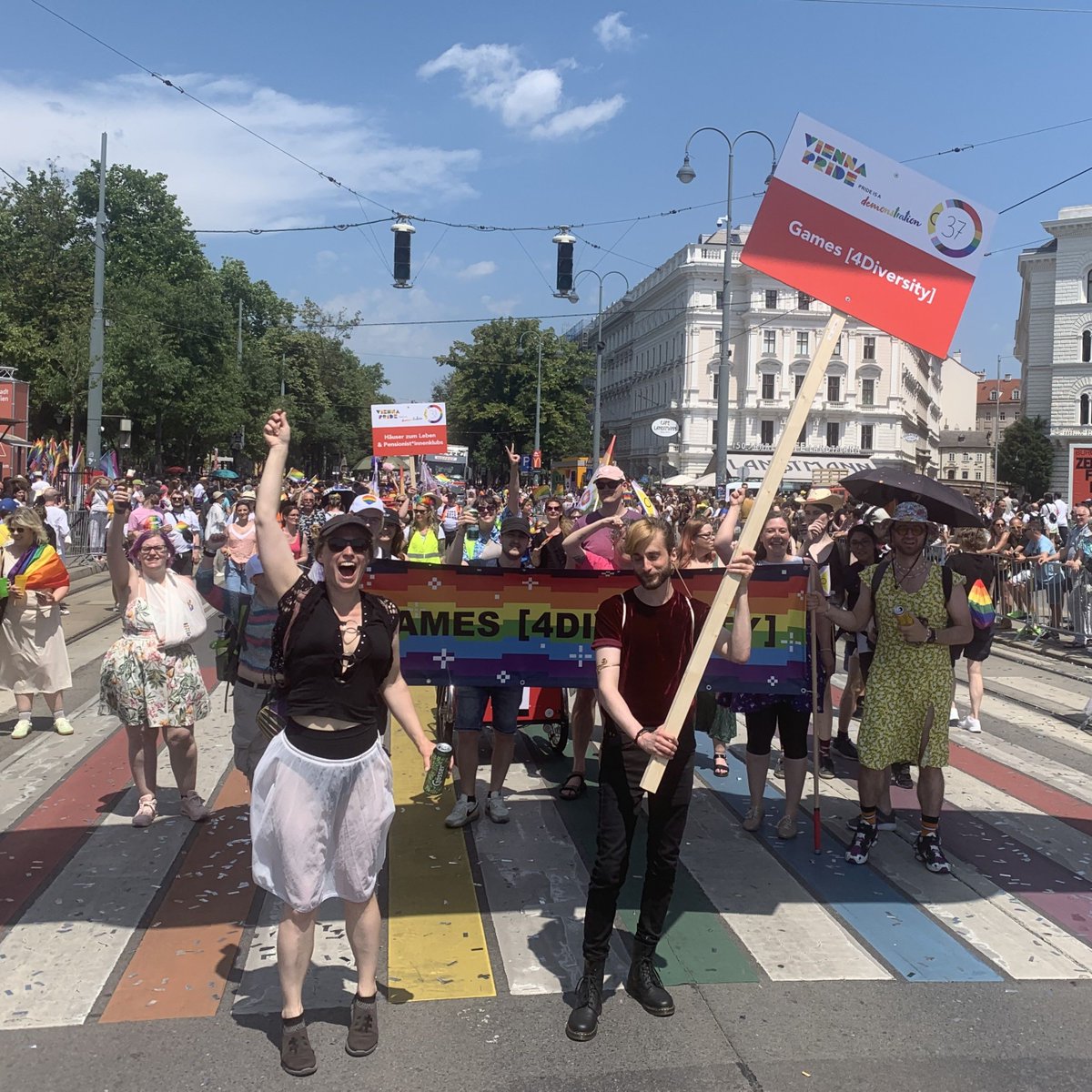 G4div's tweet image. Looking back at last week&apos;s Vienna Rainbow Pride 🌈
Thank you to everyone that joined and supported us!
buff.ly/45nC93I
