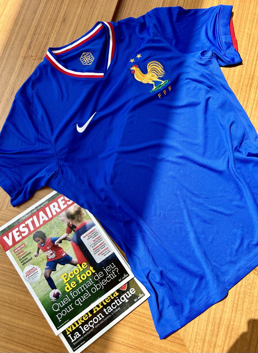 #Jeuconcours 🎁

À l'occasion du début de l'@EURO2024, nous vous faisons gagner un maillot de l'<a href="/equipedefrance/">Equipe de France ⭐⭐</a> ! 🇫🇷

Pour cela :
- Répondez à la question ⬇️
Quel est le premier club que Didier #Deschamps a entraîné ?
- RT la publication
- Follow @VestiairesMag 

🍀 TAS le 17/06