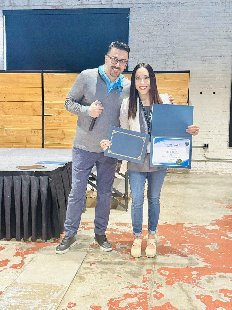 Veemann10's tweet photo. Goliath team had a blast with our fearless leader @Farzad_Farokhi diving deep into the business and developing our leaders! Thanks for a great event! @alexrivera2410 #TwentyTwo #ATT #Moorein24 @AlyssaMoore_12 https://t.co/D7zsIDq6Oo