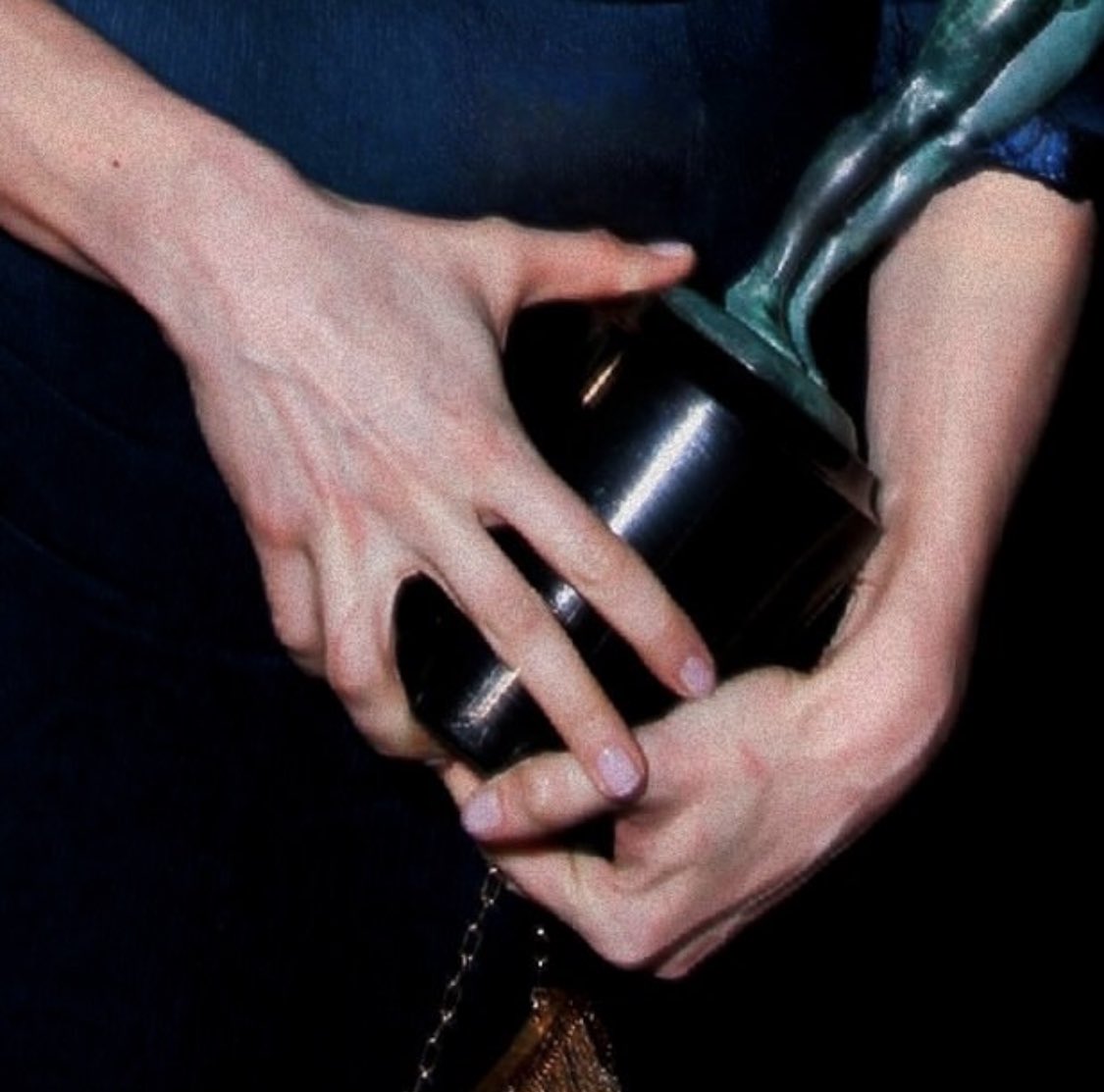chalett_Jo's tweet photo. rachel weisz's hands https://t.co/VBfFSAzpaE