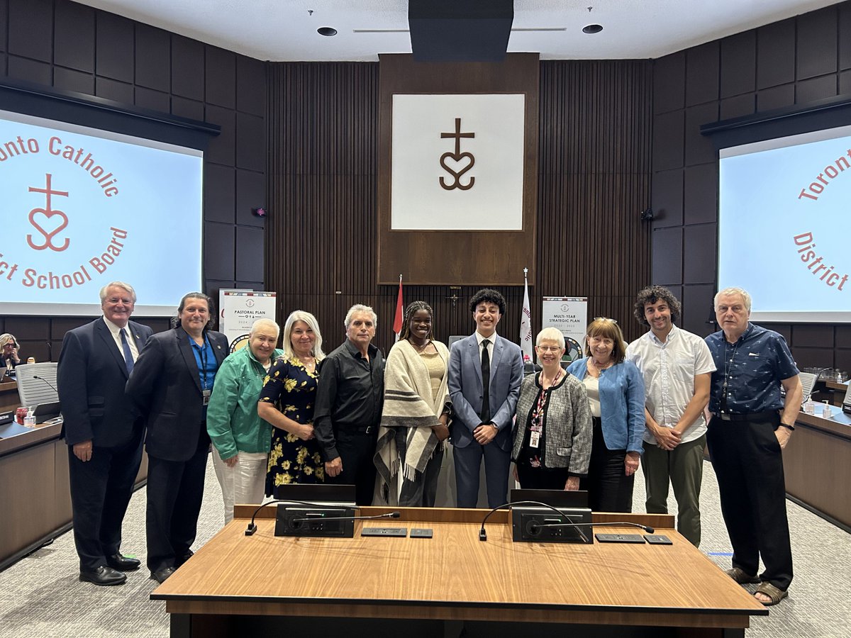 Markus4Ward2's tweet photo. Congrats David on an exceptional term as student trustee. You have a great future ahead of you. We will miss you here around the horseshoe! @ddavidbeshai https://t.co/DKkkDrjn4I