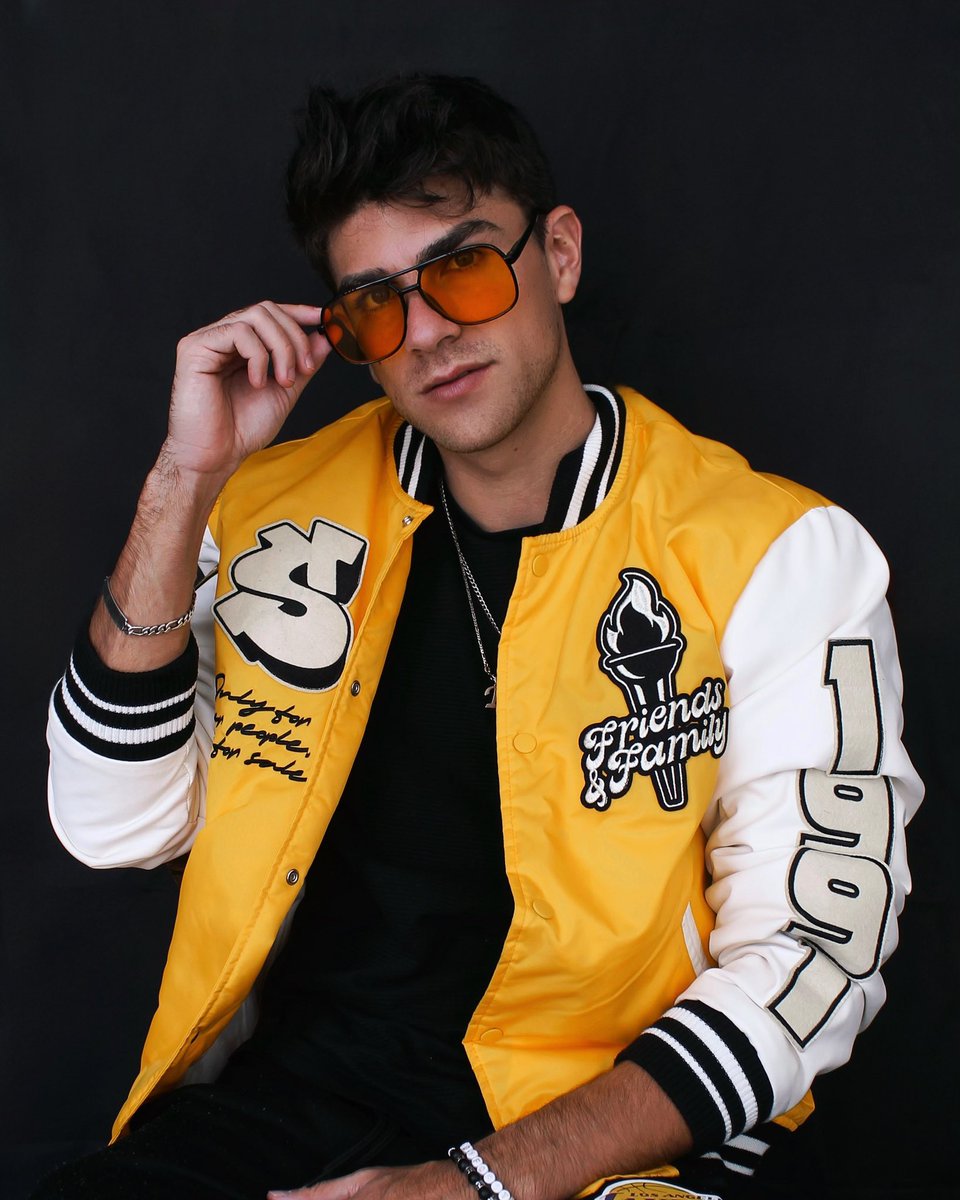 "Solo imagina lo genial que puede ser arriesgarse y que todo salga bien" 😉 buen fin !! 👋😁

#photo #weekend #actor