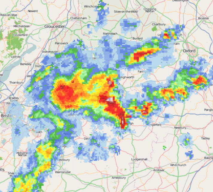 UK Thunderstorm Updates tweet media