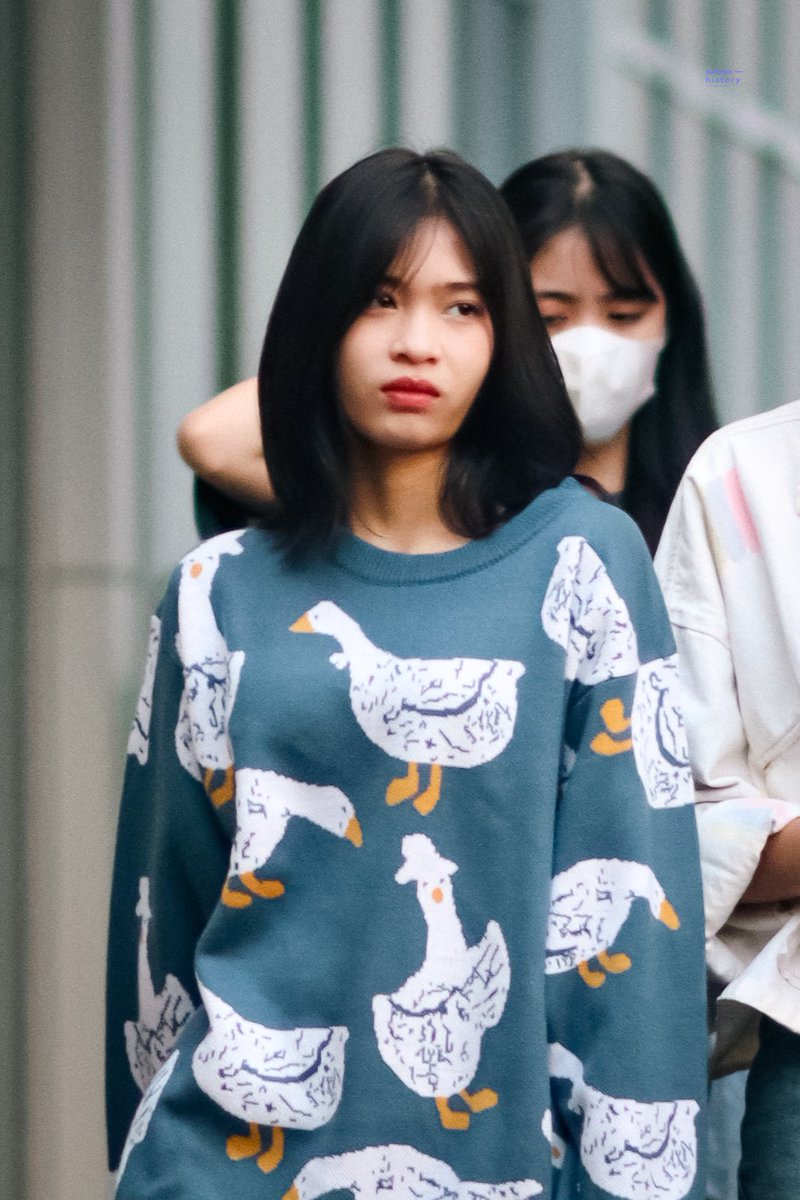 sixtysixhistory's tweet photo. Quack ducklings ✨🦆

@S_FloraJKT48 in Konser Opening UEFA Euro 2024 at Studio RCTI+ – 240614 https://t.co/qSCwi7GRB6