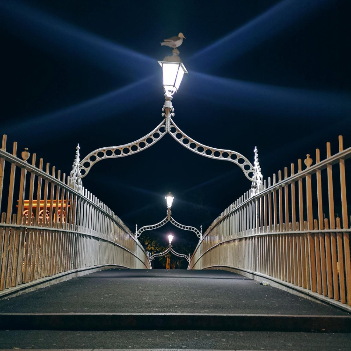 Transform your entrances and pathways with our stylish and functional B-22 Maxi Piazza #Gatelight in Black. #Shopnow🤩

pasolite.in/product/b-22-m…

#OutdoorLighting #AffordableLighting #GardenLighting #Pasolite #LED #LEDLights #Decorativelights #Landscapelights