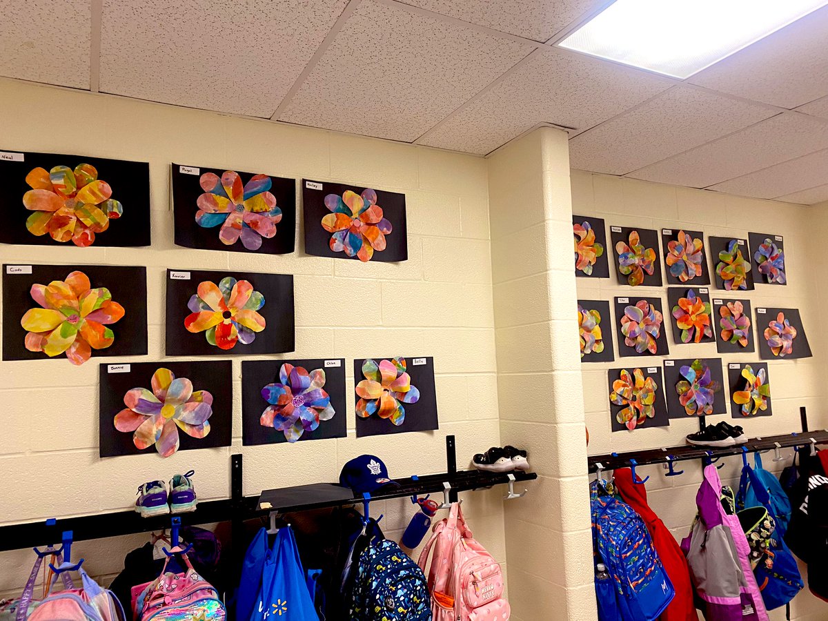 Beautiful flower 🌸 art by Ms. Husseini-Ara’s Grade 2s! <a href="/YRDSB/">York Region DSB</a> <a href="/agotoronto/">Art Gallery of Ontario</a>