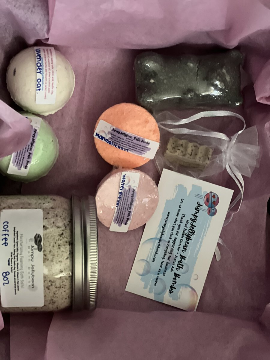 JumpyJellybean_'s tweet photo. This could be one of your packages but you haven’t made your spa day order at the link 👇🏽 

Treat yourself or someone you love to a spa day at home with one of these boxes 📦 

https://t.co/CsgDk3VU2r https://t.co/N2iuYHzLXF