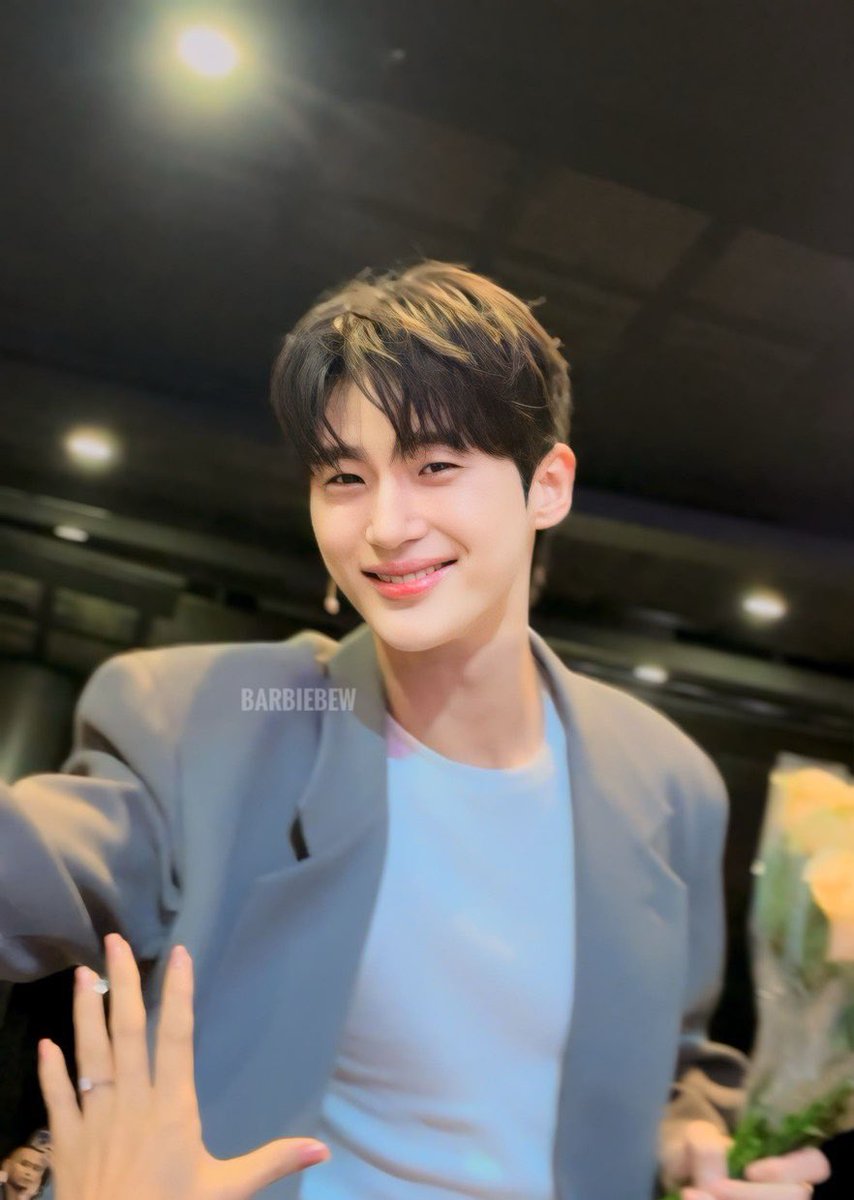 qusntjrl_'s tweet image. 하 미쳤….