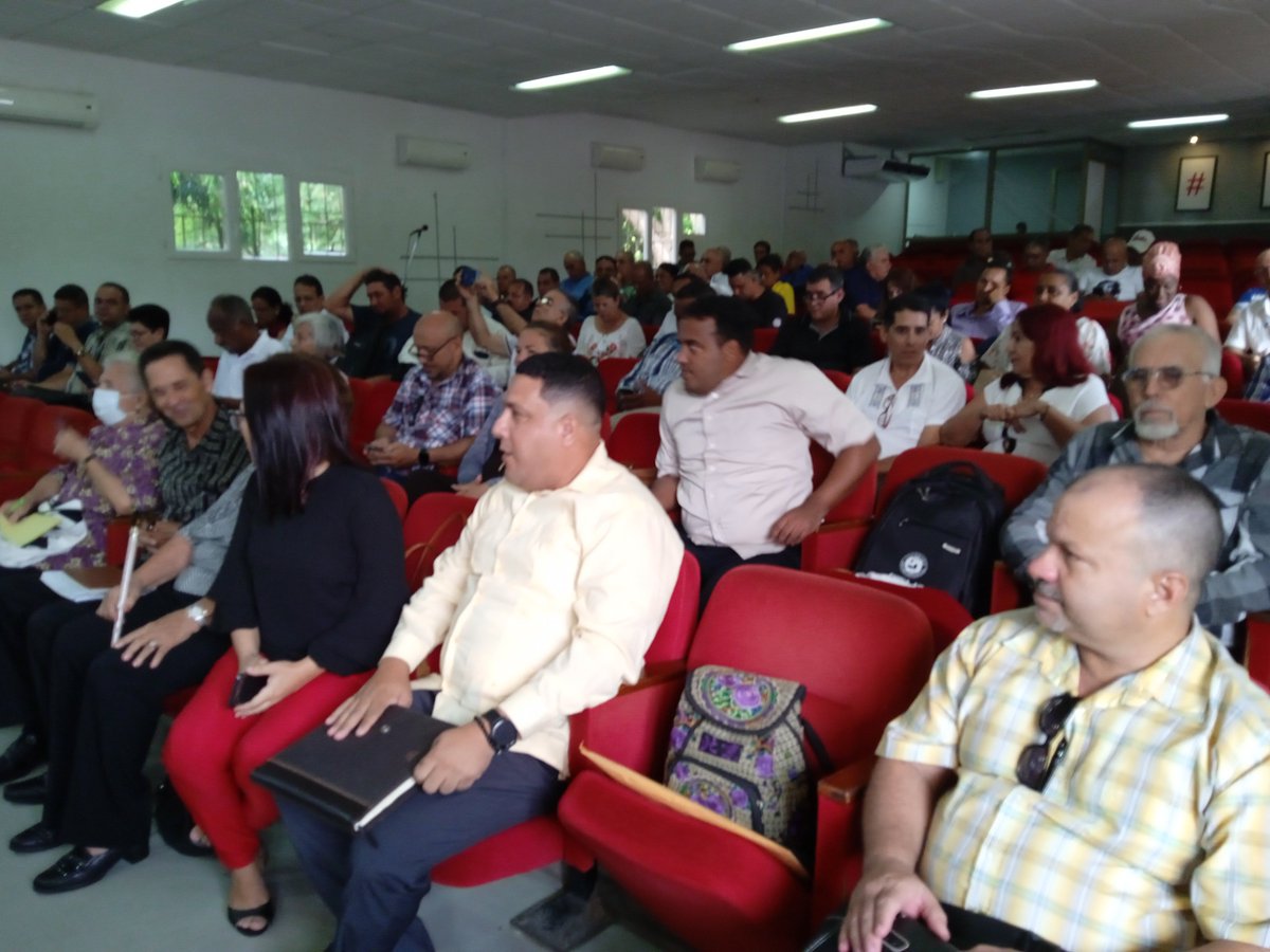 Se constituye el consejo provincialpara la gestión de la Ciencia, Tecnología e Innovación en la provincia Holguin con la presencia de Eduardo Martinez Díaz,ministro del Citma