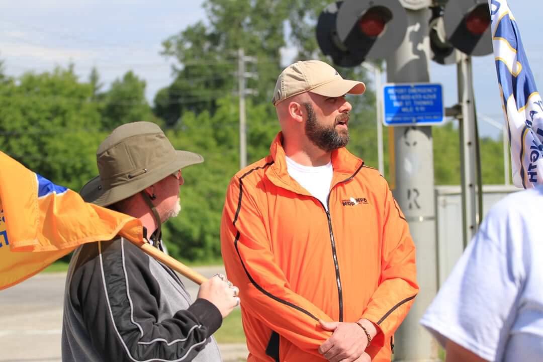 kernaghant's tweet image. Great conversations yesterday with USW Local 2918 members fighting for fairness and liveable wages. Thanks for standing strong and standing up for each other! 
@uswdistrict6 #FairWagesNow #LdnOnt