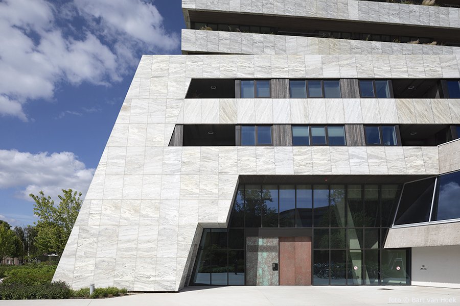 Enkele foto's van De Bunkertoren in Eindhoven, een ontwerp van Hugh Maaskant en Powerhouse Company.