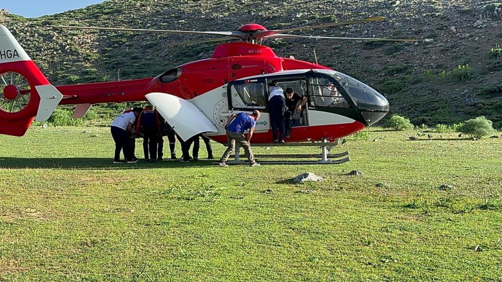 urfadegisim63's tweet photo. Attan düşen kadın helikopterle hastaneye kaldırıldı 

https://t.co/npvN8XUj72 

#bitlis #düşme #helikopte #hastane #kafatravması Ronaldo #şanlıurfa https://t.co/8vxv3Aplly