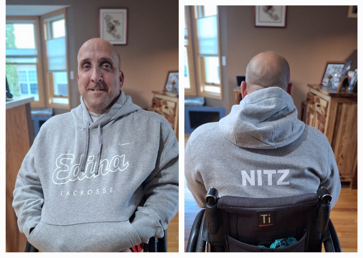 nitzp's tweet image. Received this awesome swag from @EdinaLacrosse today! Thank you boys for your generosity! Sorry your season ended too soon! I'm resting up all Summer to watch y'all in your Fall activities! 😁 Go Hornets #alwaysahornet ##proudalum