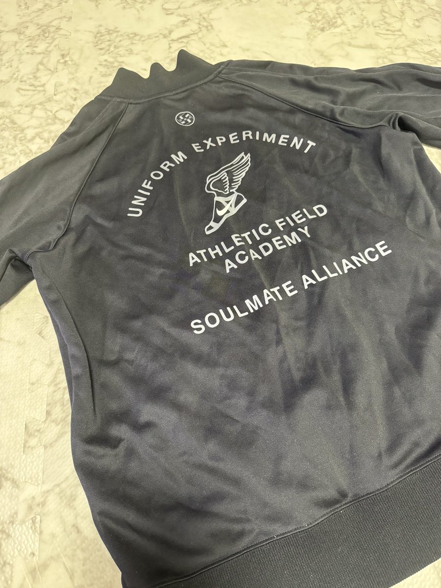 逆卍
UNIFORM EXPERIMENT
NIKE
SOULMATE ALLIANCE

わかる人にはわかる超絶レアアイテム

本流の関係者でも数人しか持ってないんやないかな

そんなシロモノがなぜ北九州にあるか

まぁそんな昔話し誰も興味無いか

おやすみなさい