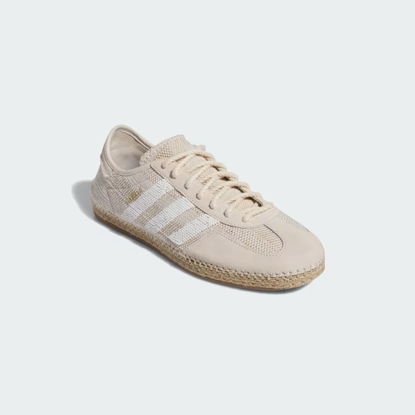 sneakerhuddle's tweet photo. ALMOST LIVE ⚡️
Ad: CLOT x adidas Gazelle by Edison Chen 'Halo Ivory'

https://t.co/tCCDDncnhH https://t.co/fRVRs98Sqi