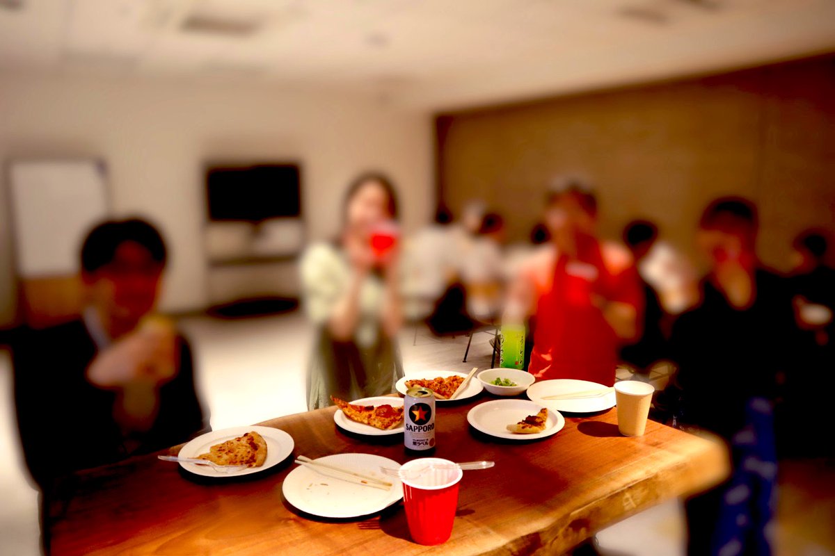 dora_rakurakudx's tweet image. 【🎏ワークショップ5月🎏】
ワークショップの後は、恒例の懇親会を開催🍕
弊社は普段リモートワークをしている社員も多いため、ワークショップを含めこういった交流の場を定期的に設けることを大切にしています。
#ワークショップ #社内イベント #techfirst #テックファースト #懇親会 #ピザ