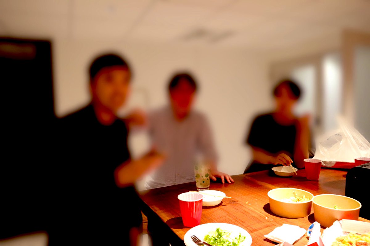 dora_rakurakudx's tweet image. 【🎏ワークショップ5月🎏】
ワークショップの後は、恒例の懇親会を開催🍕
弊社は普段リモートワークをしている社員も多いため、ワークショップを含めこういった交流の場を定期的に設けることを大切にしています。
#ワークショップ #社内イベント #techfirst #テックファースト #懇親会 #ピザ