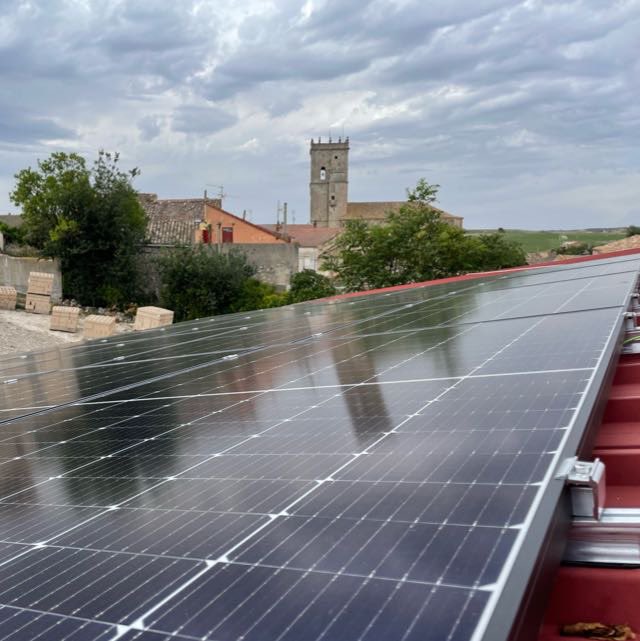 GuzmanRenovable's tweet photo. @iberdrola @IDAEenergia @mitecogob 🙏 Echadnos un cable, que ya podríamos llevar meses produciendo energía renovable para nuestro pueblo… https://t.co/MPSTKqQ4Y6