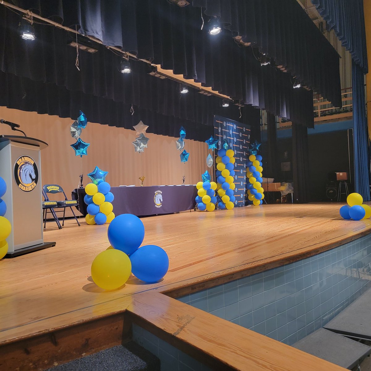 Jennifer Baxter (@j3baxter) on Twitter photo Getting ready to celebrate this amazing 8th grade class! Go chargers, 🪶 #bethecharge <a href="/ChargersBMS/">Brandon Middle School</a> <a href="/BrandonChargers/">Brandon Chargers⚡️</a> Getting ready to celebrate this amazing 8th grade class! Go chargers, 🪶 #bethecharge <a href="/ChargersBMS/">Brandon Middle School</a> <a href="/BrandonChargers/">Brandon Chargers⚡️</a>