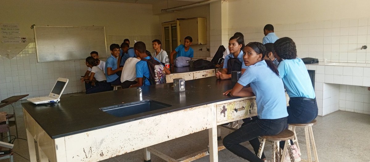 infoelsaladone1's tweet photo. Charla sobre Ciberacoso a Estudiantes del LB José Ramón Luna de El Salado, Municipio Antolin del Campo.
#FamiliaInfocentroUnida https://t.co/s8LfYm6CN7