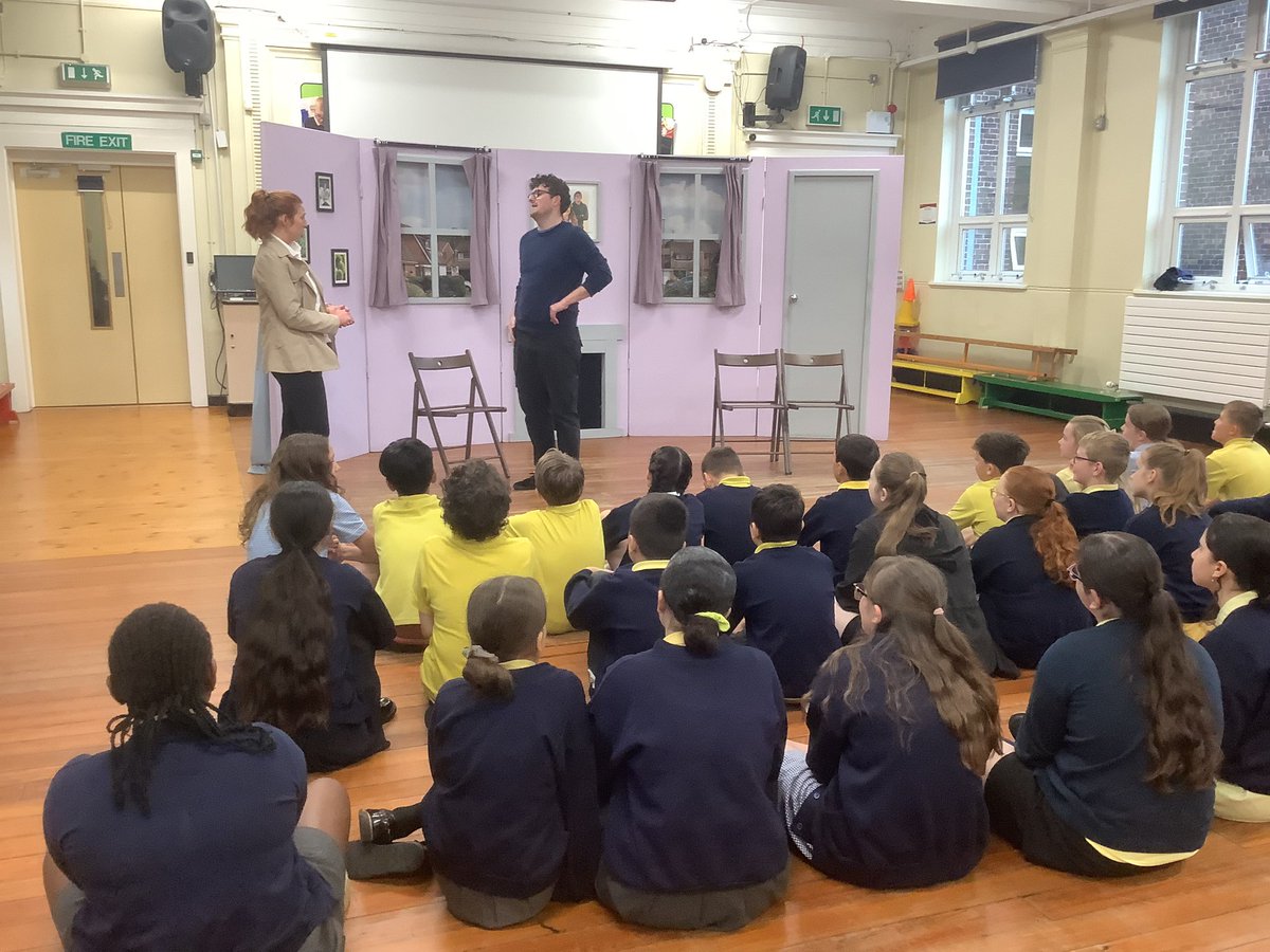 A BIG thank you to @altrudrama for our performance of ‘Open Eyes’ this morning. We laughed, we cried and we were absolutely captivated throughout- what a great way of learning about the dangers of drugs and alcohol through theatre. <a href="/PinehurstP/">Pinehurst Primary</a>