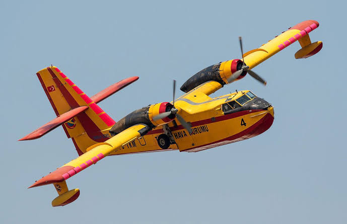 FusaAviation's tweet photo. #BREAKING | The fire extinguishing plane that intervened in the forest fire in Aydın's Didim district crashed into Bafa Lake. https://t.co/8BUua2LGfo